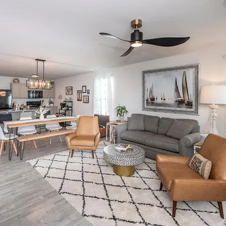 Cozy Coastal Home Near Beaches, Shops, Restaurants